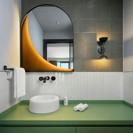 Moxy Hotel *