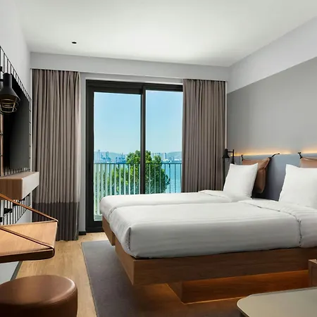Moxy Hotel *