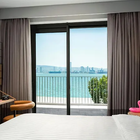Moxy Hotel *